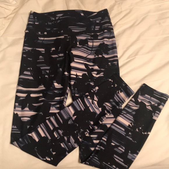 Fabletics Salar Legging - XS Navy/Floral - Picture 1 of 2
